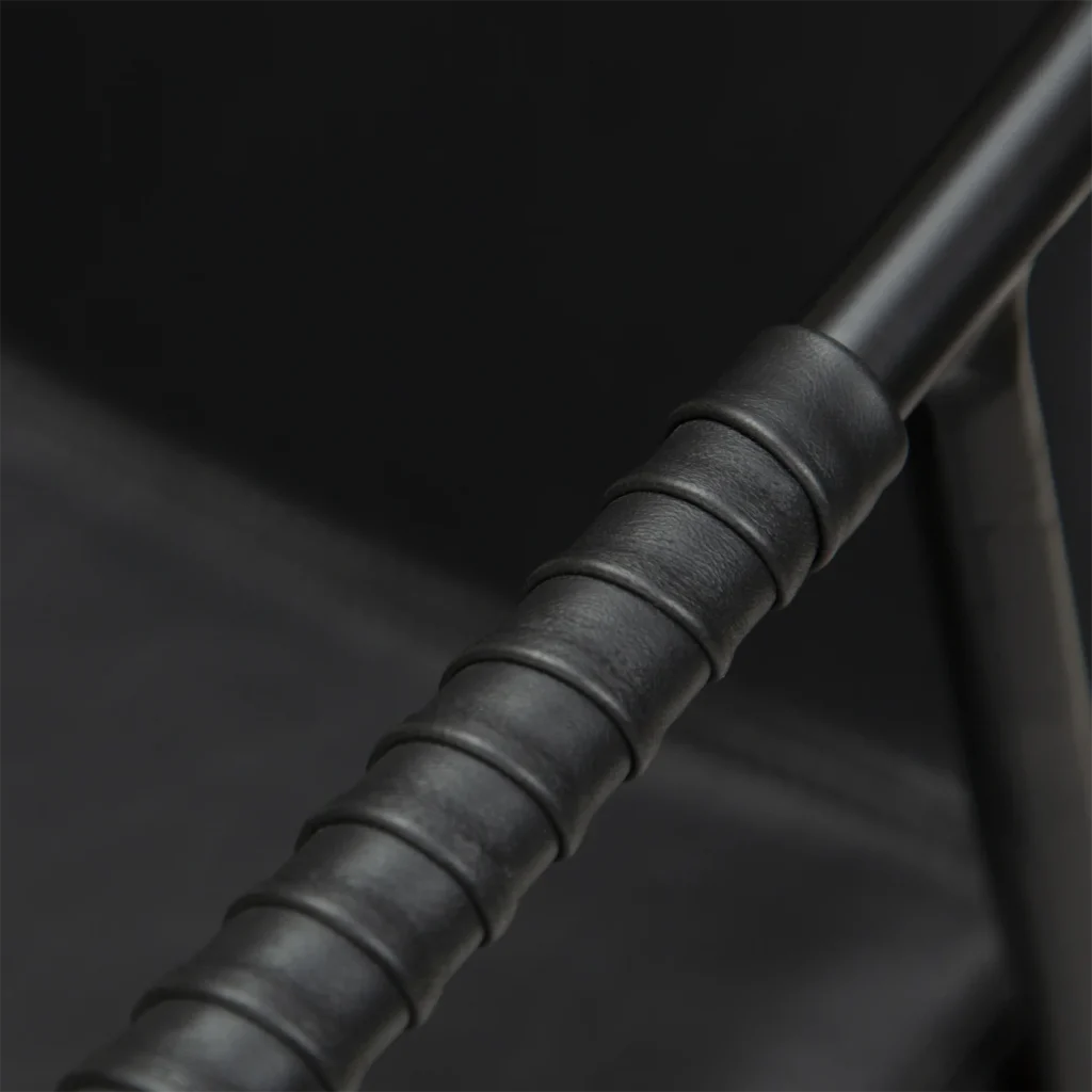 Boto Bar Stool Vintage Black Art Leather With Black Metal Legs 200310300 06 Detail1