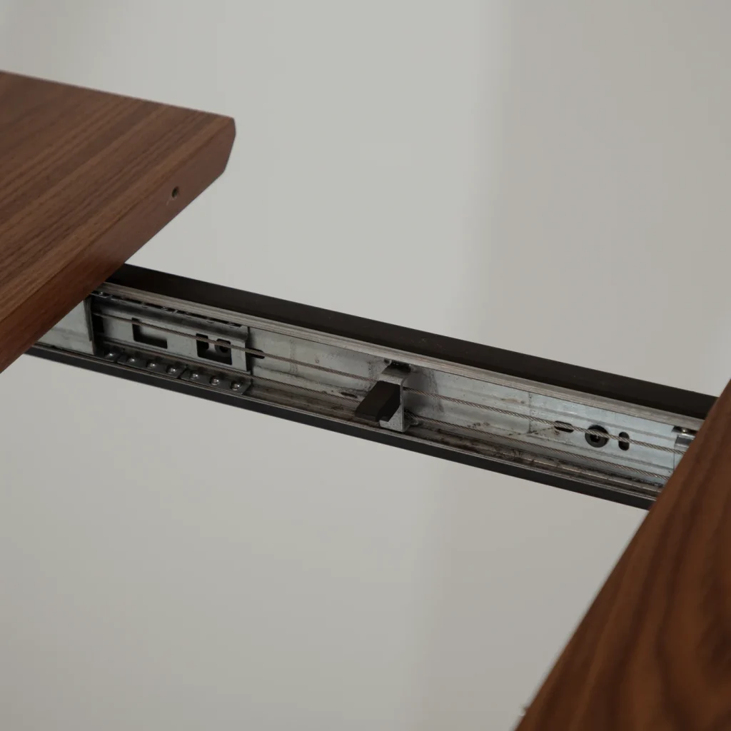 EDGE TABLE Walnut Veneer 400400210 06 Detail