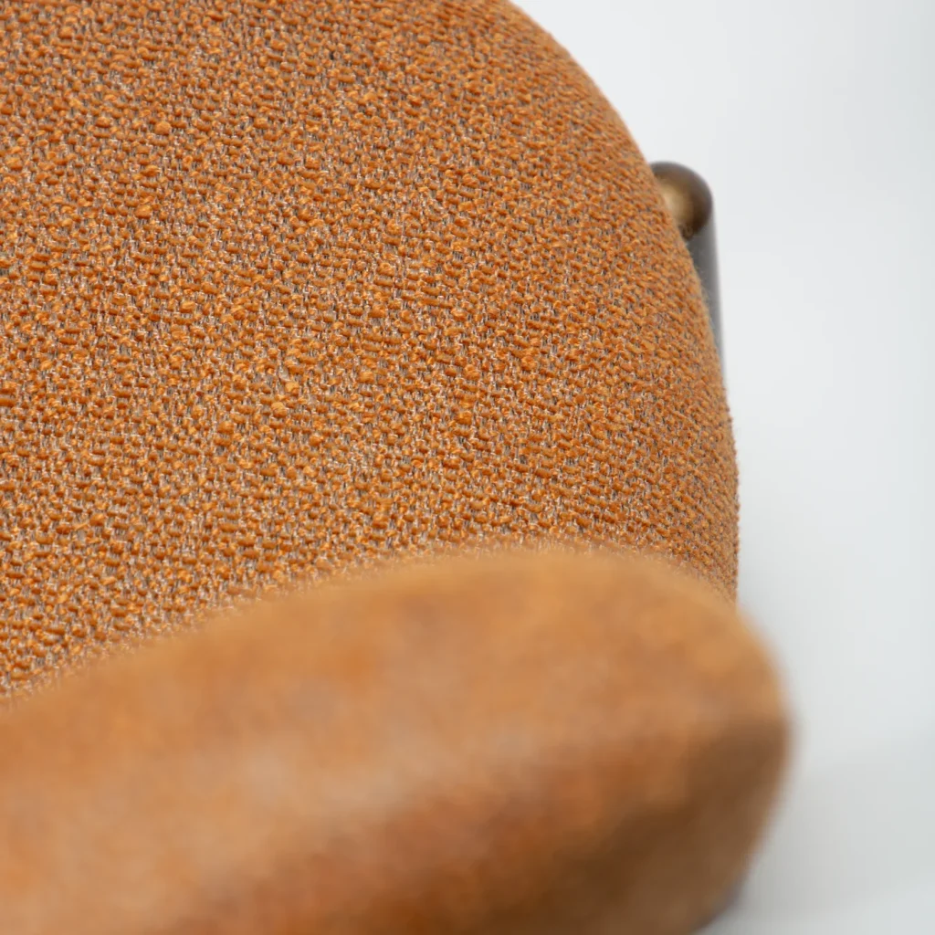 WOKE CHAIR Pumpkin Spice Boucle W. Antique Brass Legs 100400640 07 Detail2