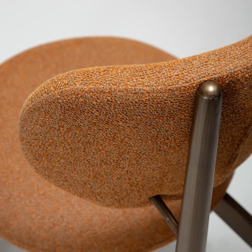 WOKE CHAIR Pumpkin Spice Boucle W. Antique Brass Legs 100400640 08 Detail3